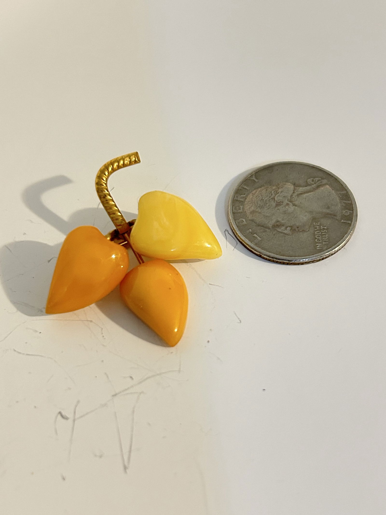 vintage butterscotch bakelite flower brooch pin (1 of 4)