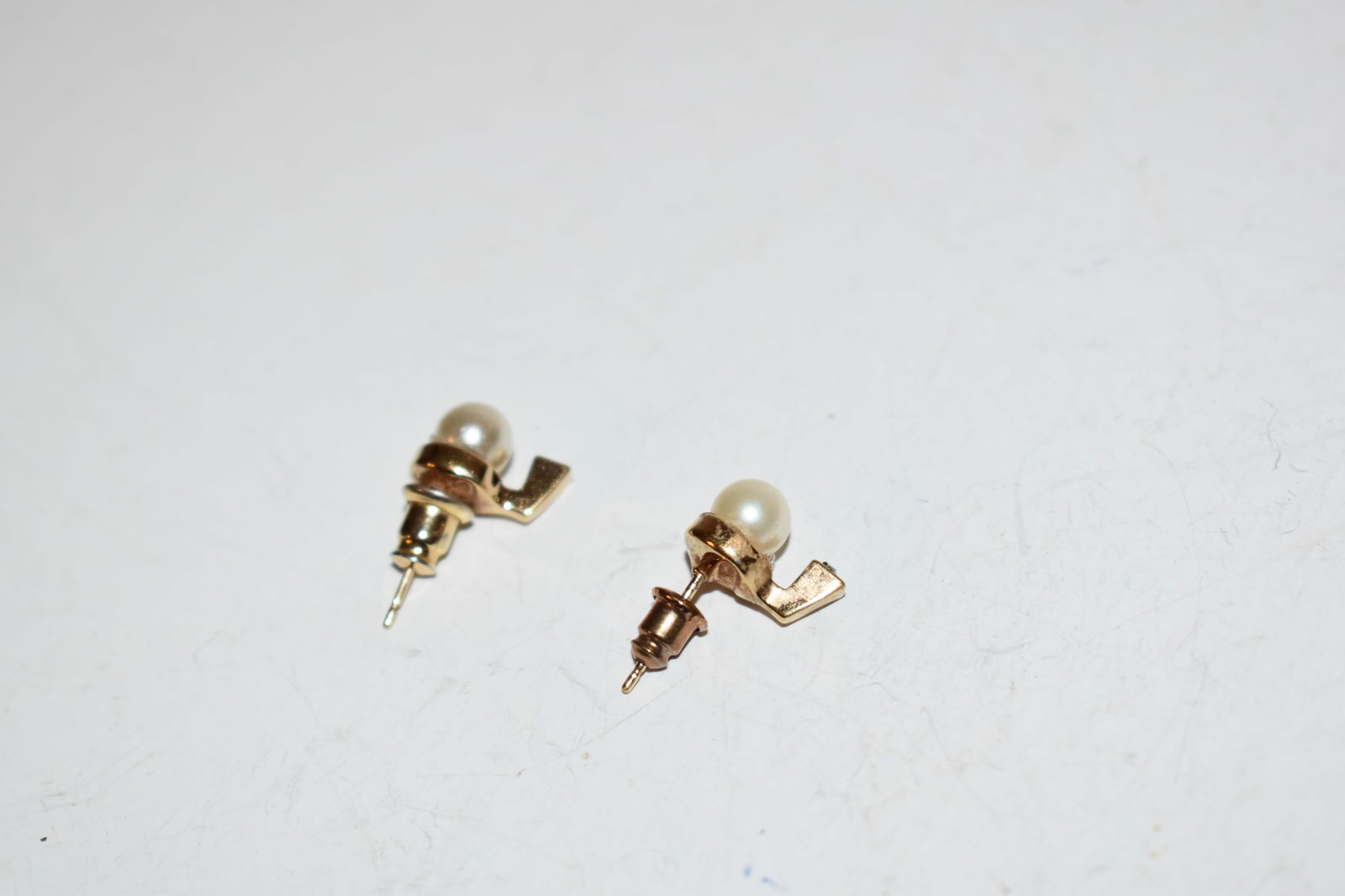 Vintage CHR Dior goldtone post Earrings (1 of 3)