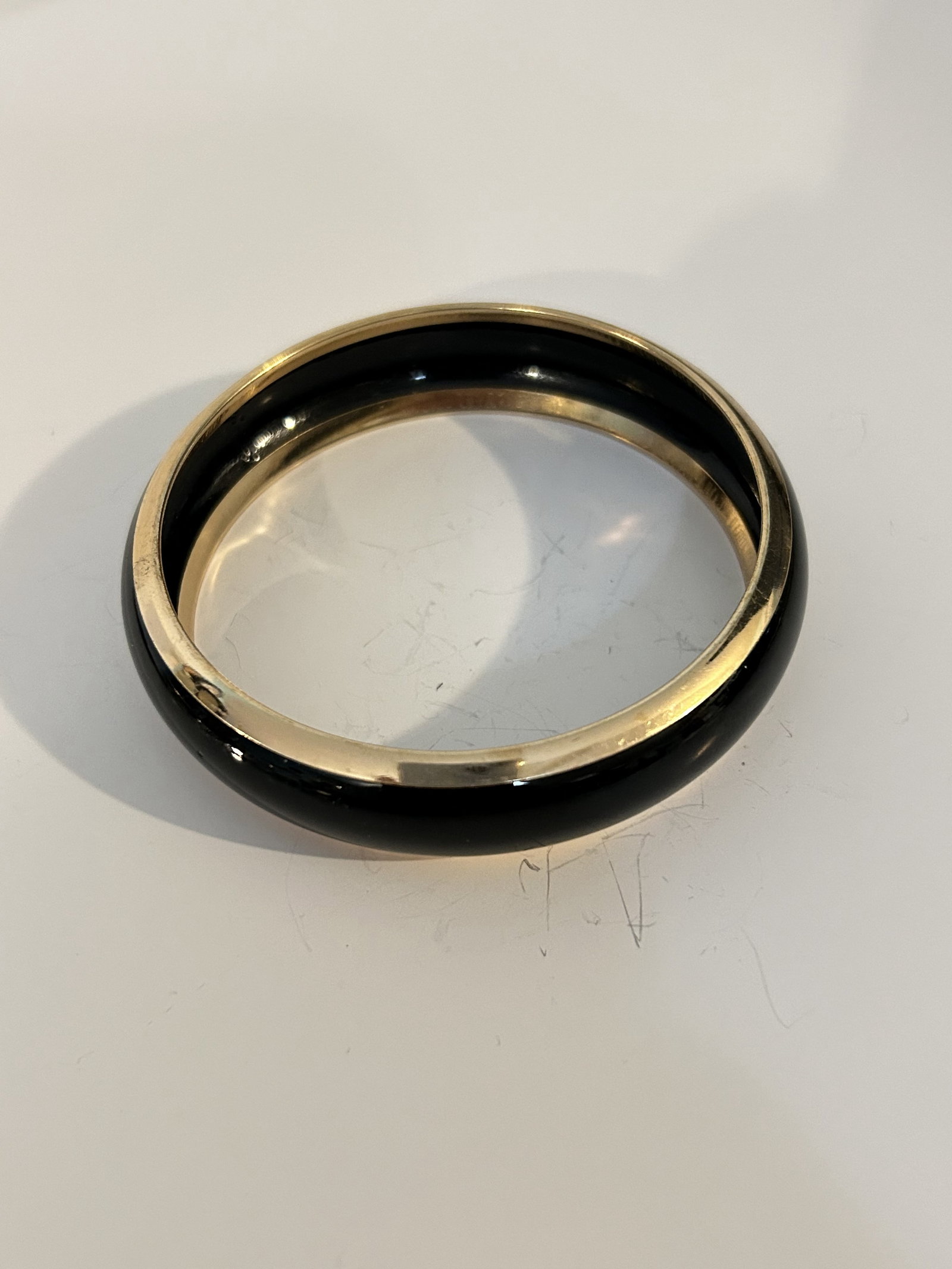 Vintage black enamel Bracelet 6": Vintage black enamel Bracelet 6" Please view all photos as they are part of the description and condition of this Item, Feel free to contact me with questions or picture requests! Used Item AS IS