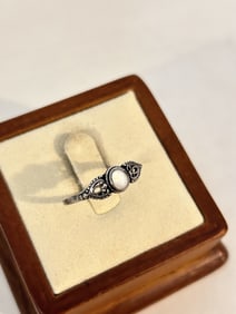 Vintage Sterling Silver mother of pearl Ring sz 8