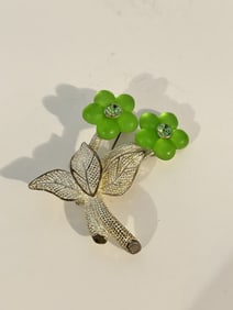 Vintage silvertone green flower Brooch