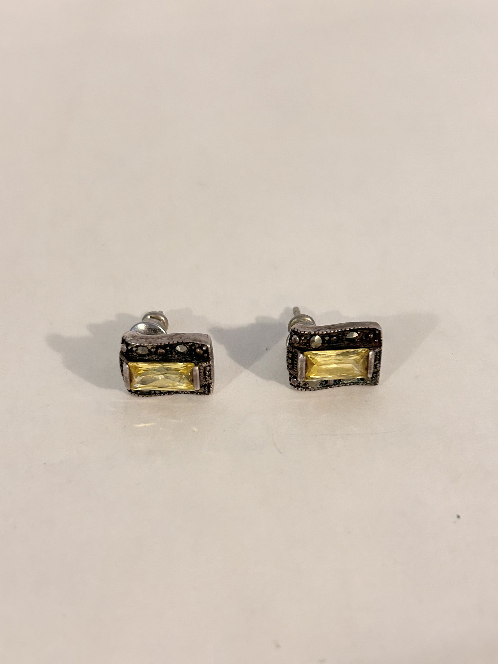 Vintage Sterling Silver gem stone post earrings: Vintage Sterling Silver gem stone post earrings Please view all photos as they are part of the description and condition of this Item, Feel free to contact me with questions or picture requests! Used