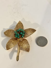 Vintage goldtone filigree flower Brooch