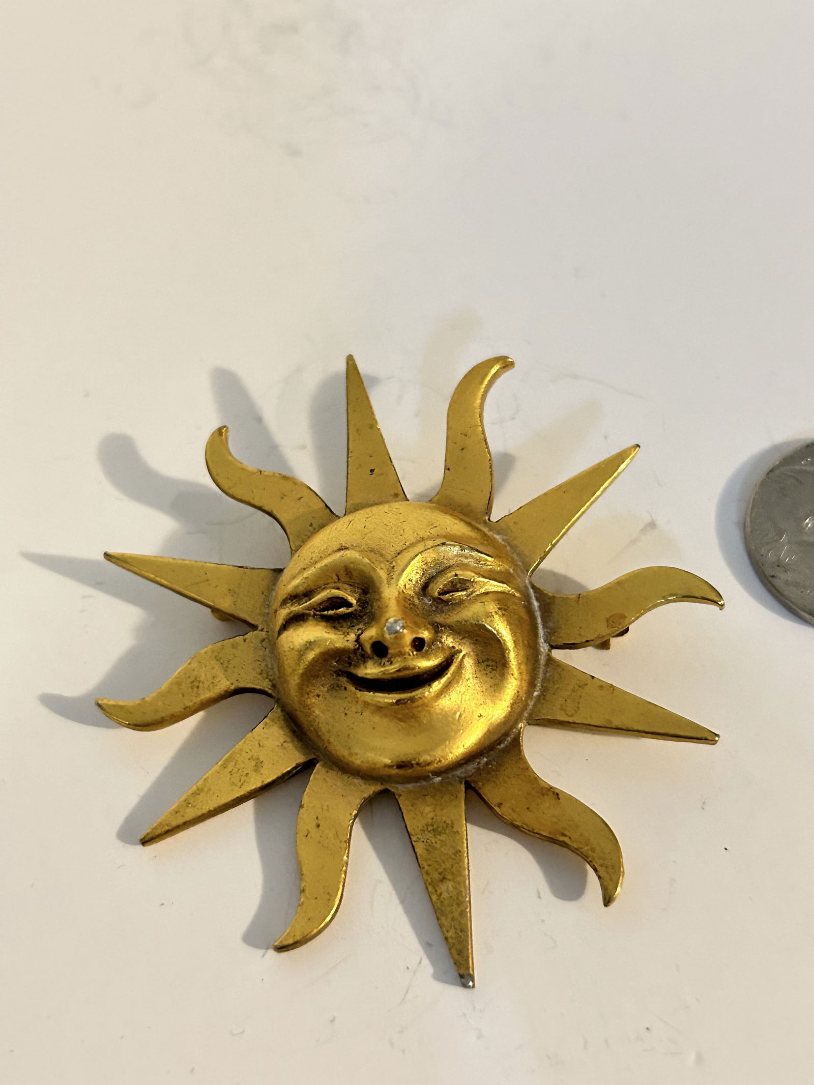 Vintage Alva Museums Replicas Gold Tone Sunface Brooch (1 of 4)