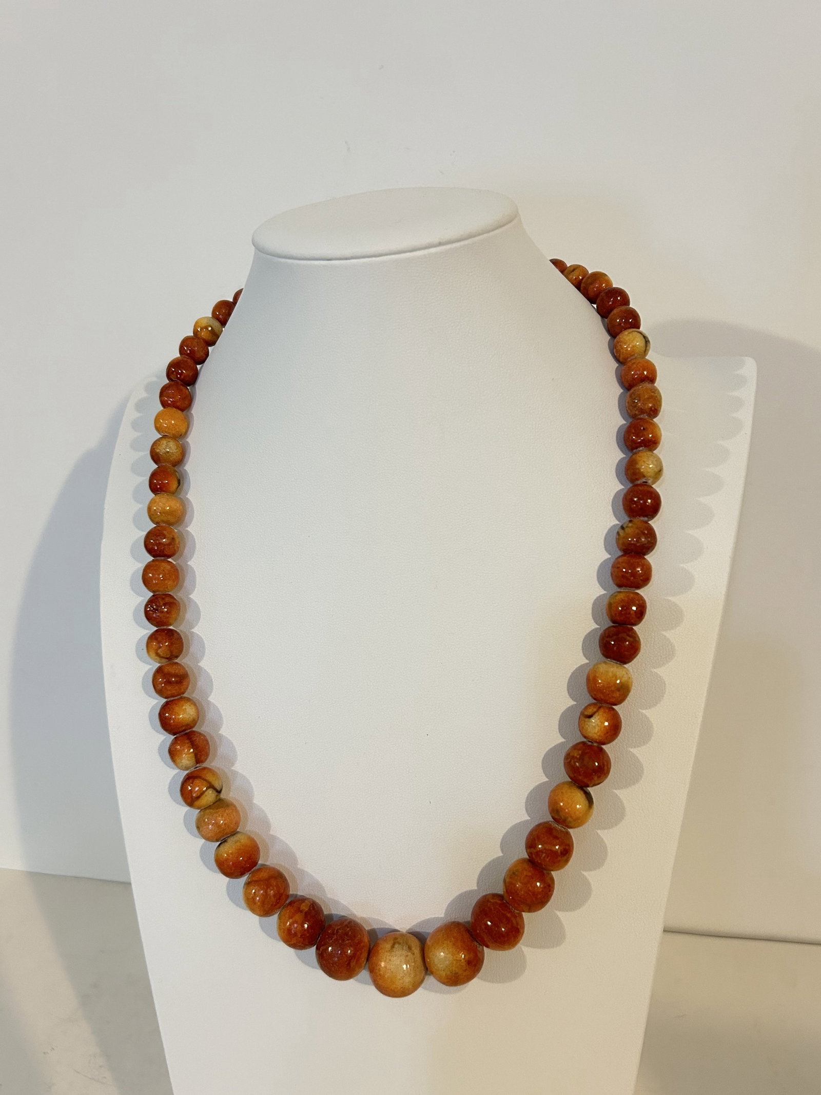 Apple coral graduated necklace large beads Mid century 70s 24": Apple coral graduated necklace large beads Mid century 70s 24" Please view all photos as they are part of the description and condition of this Item, Feel free to contact me with questions or picture 