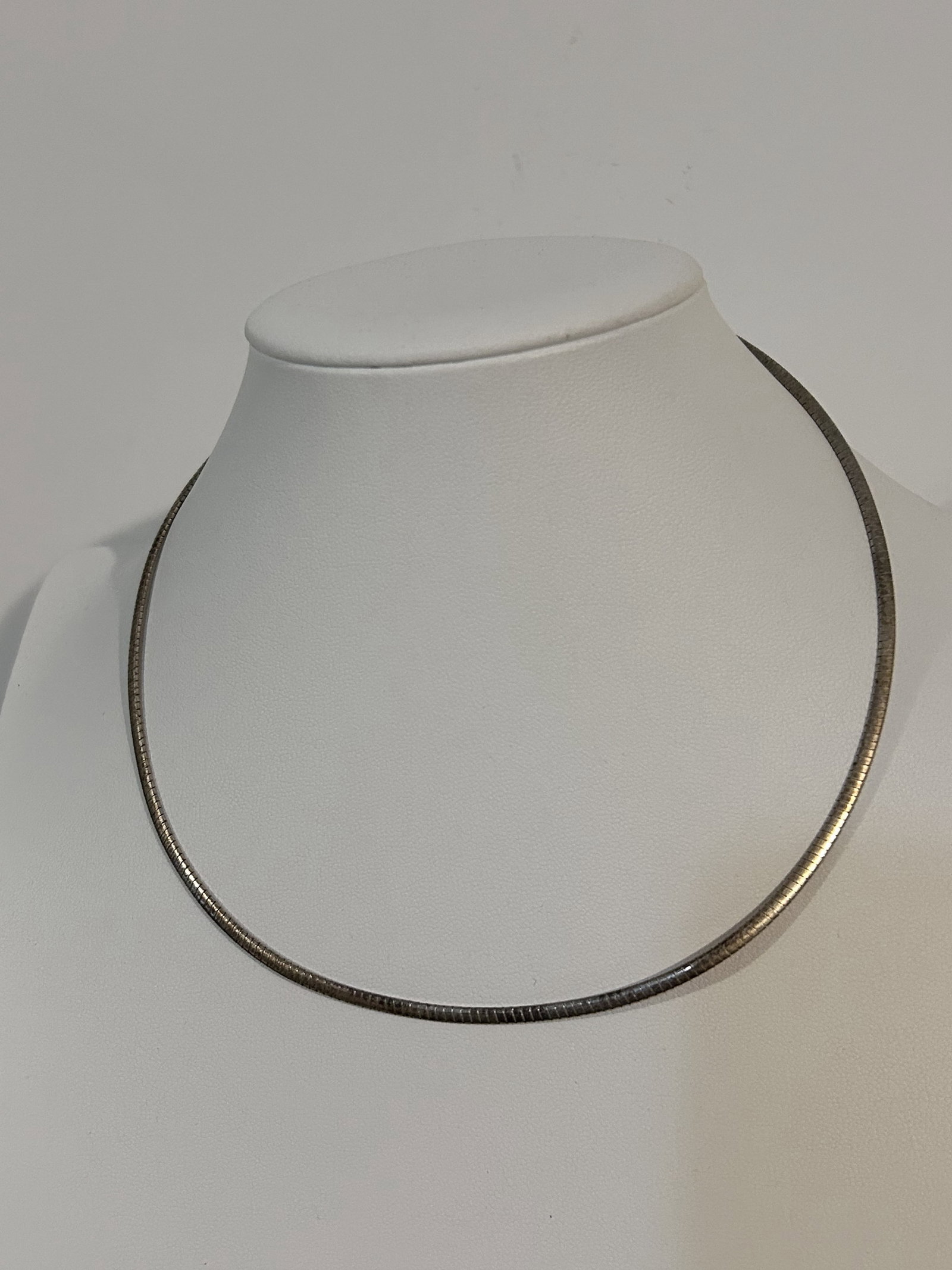 Vintage Sterling Silver choker Necklace 18": Vintage Sterling Silver choker Necklace 18" Please view all photos as they are part of the description and condition of this Item, Feel free to contact me with questions or picture requests! Used Item