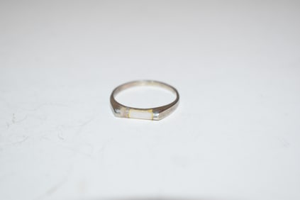 Vintage Sterling Silver mother of pearl Ring Size 7