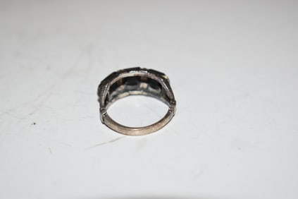 Vintage Sterling Silver onyz Marcasite Ring Size 6 missing some stones