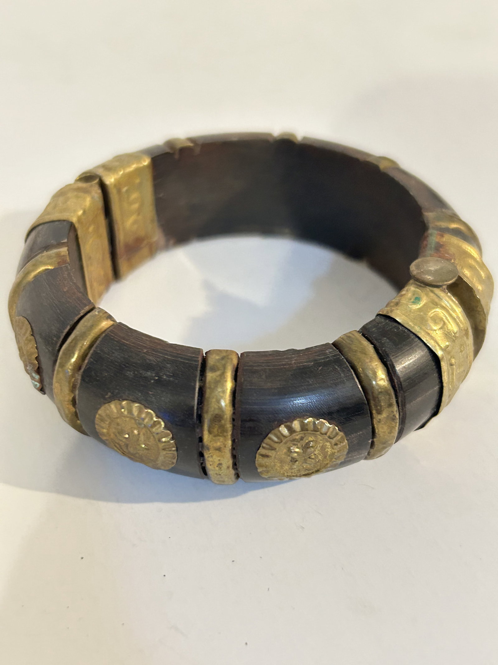 Vintage old brass hinged bone Bracelet 8": Vintage old brass hinged bone Bracelet 8" Please view all photos as they are part of the description and condition of this Item, Feel free to contact me with questions or picture requests! Used Item A