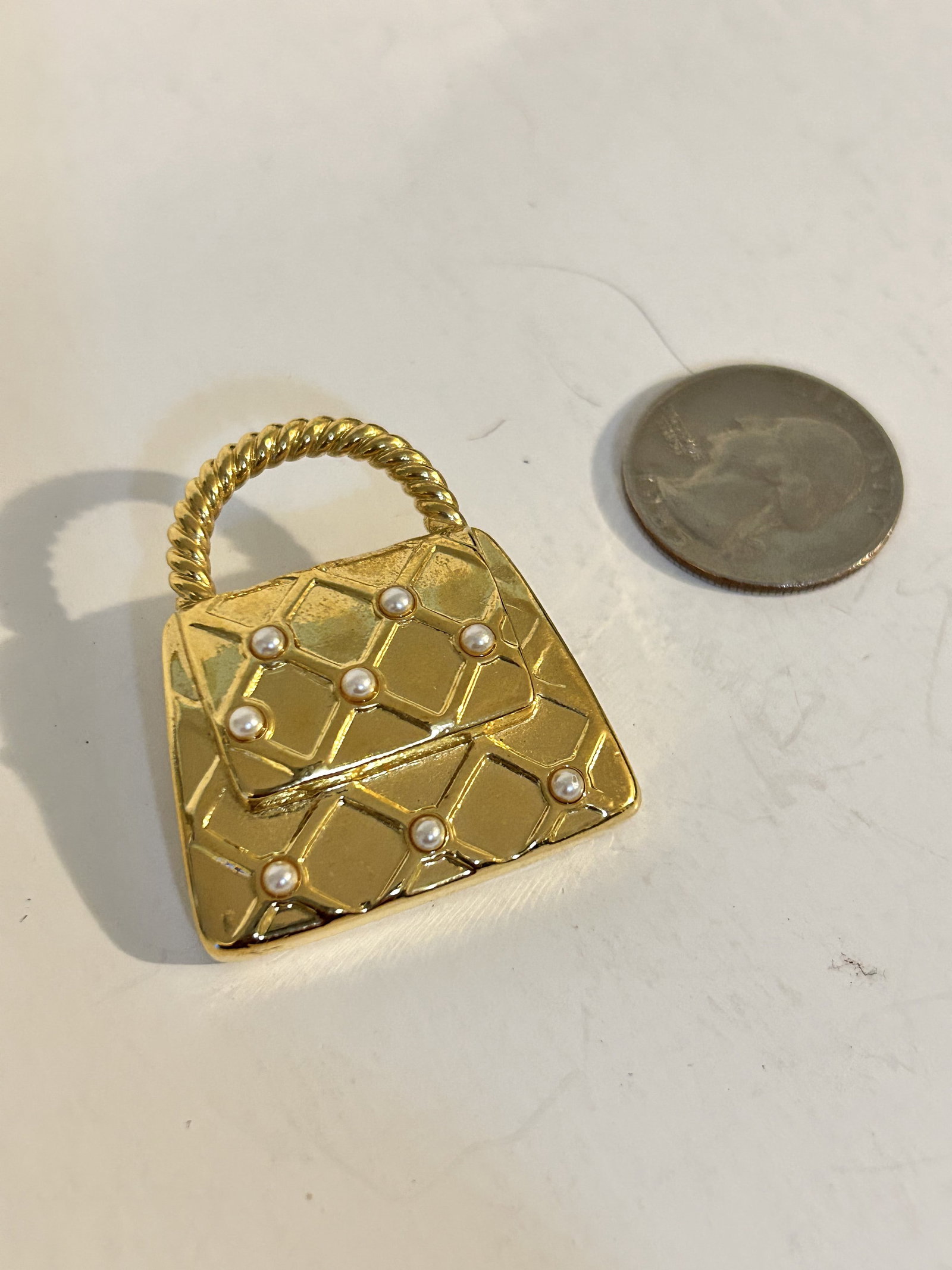 Vintage Signed MARVELLA Quilted Purse Bag Brooch Faux Pearl Shiny Gold tone: Vintage Signed MARVELLA Quilted Purse Bag Brooch Faux Pearl Shiny Gold tone Please view all photos as they are part of the description and condition of this Item, Feel free to contact me with question