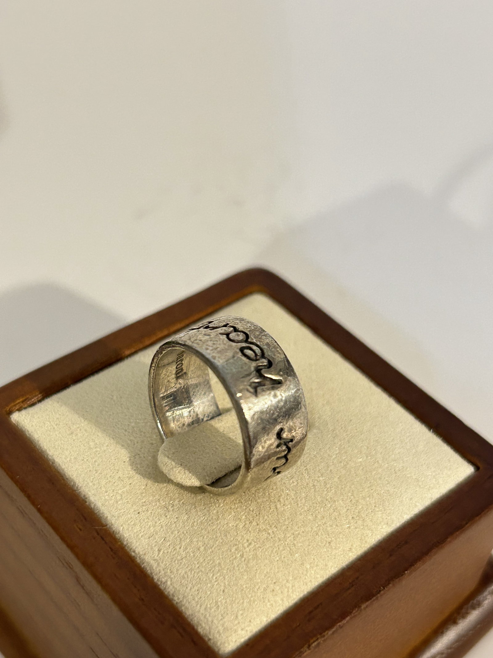 Baroni Band 925 Sterling Silver follow your heart Ring sz 5: Baroni Band 925 Sterling Silver follow your heart Ring sz 5 Please view all photos as they are part of the description and condition of this Item, Feel free to contact me with questions or picture req