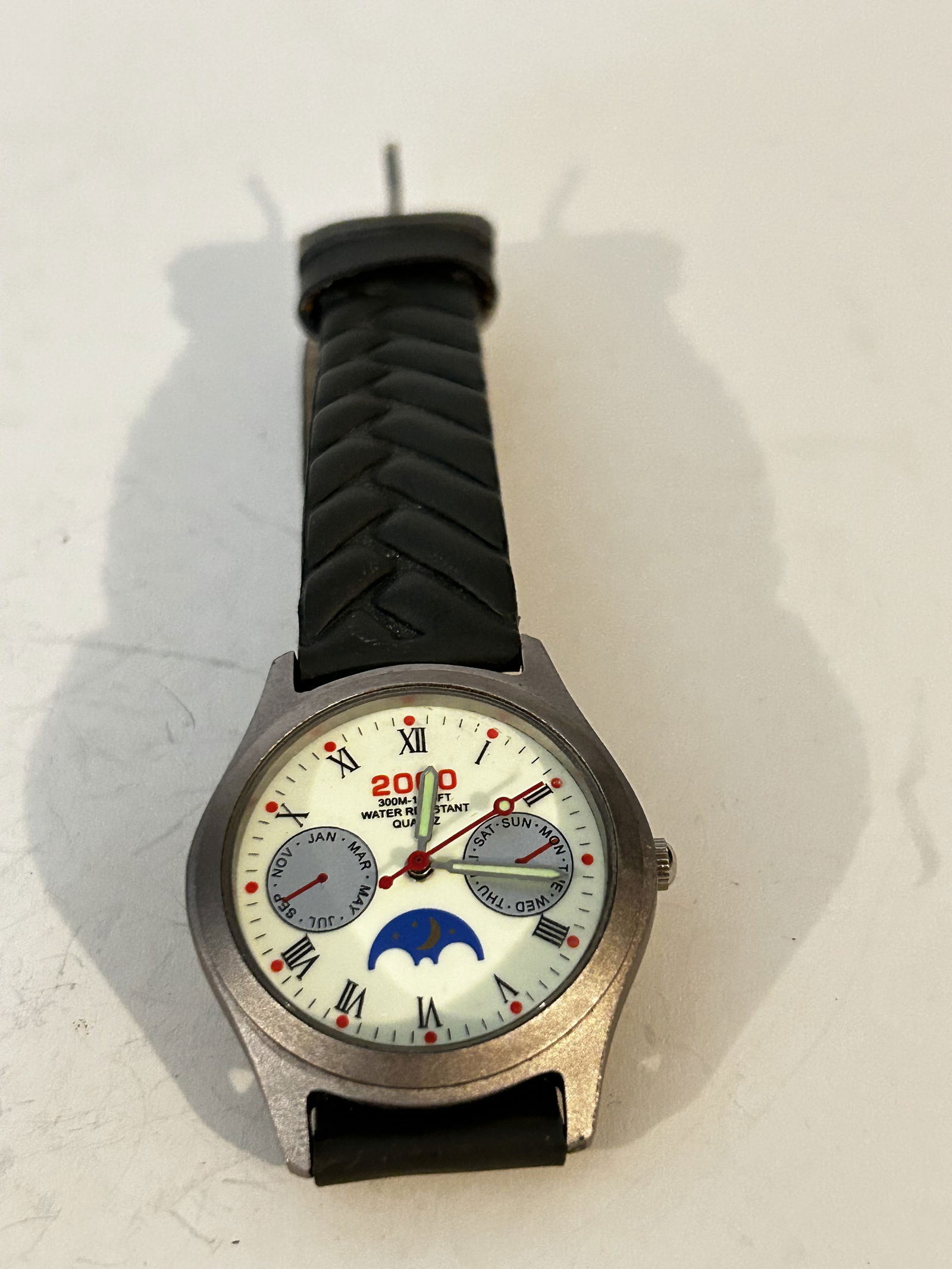 Vintage 2000 moon phase watch working watch (1 of 4)