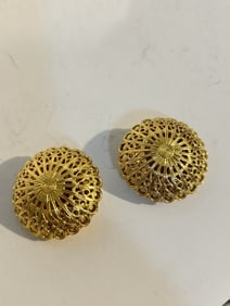 Vtg Trifari Gold Tone filigree Earrings