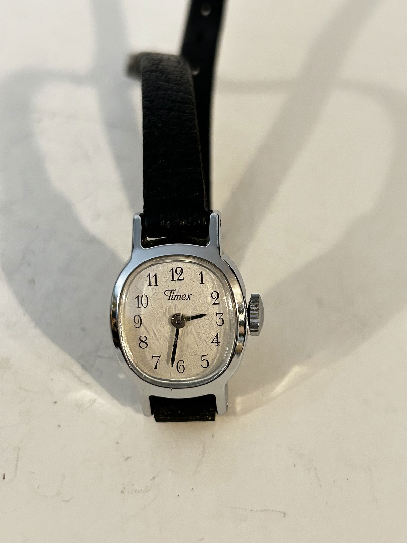 Vintage Women's Timex Watch From The '60s. Fully Functional: Vintage Women's Timex Watch From The '60s. Fully Functional Please view all photos as they are part of the description and condition of this Item, Feel free to contact me with questions or picture req