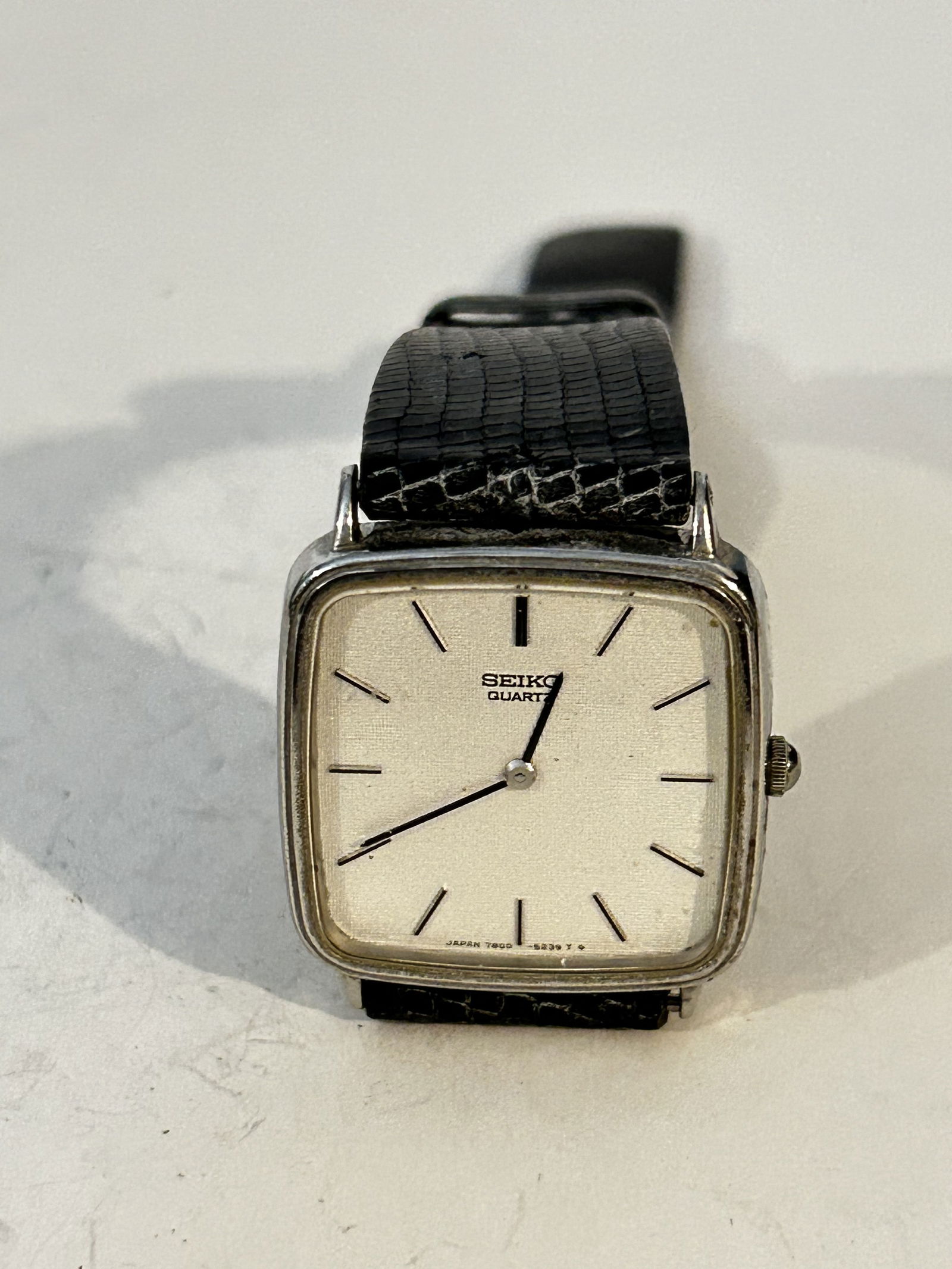 Vintage SEIKO 7800 Silver Tone Men's Quartz Watch works great!!!: Vintage SEIKO 7800 Silver Tone Men's Quartz Watch works great!!! Please view all photos as they are part of the description and condition of this Item, Feel free to contact me with questions or pictur