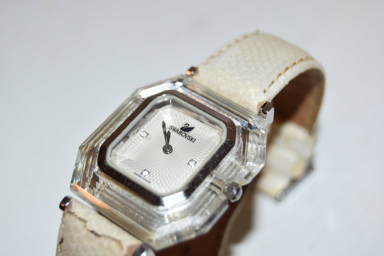 Vintage Swarovski Women's white Swiss Made Watch works band is britle: Vintage Swarovski Women's white Swiss Made Watch works band is britle Please view all photos as they are part of the description and condition of this Item, Feel free to contact me with questions or p