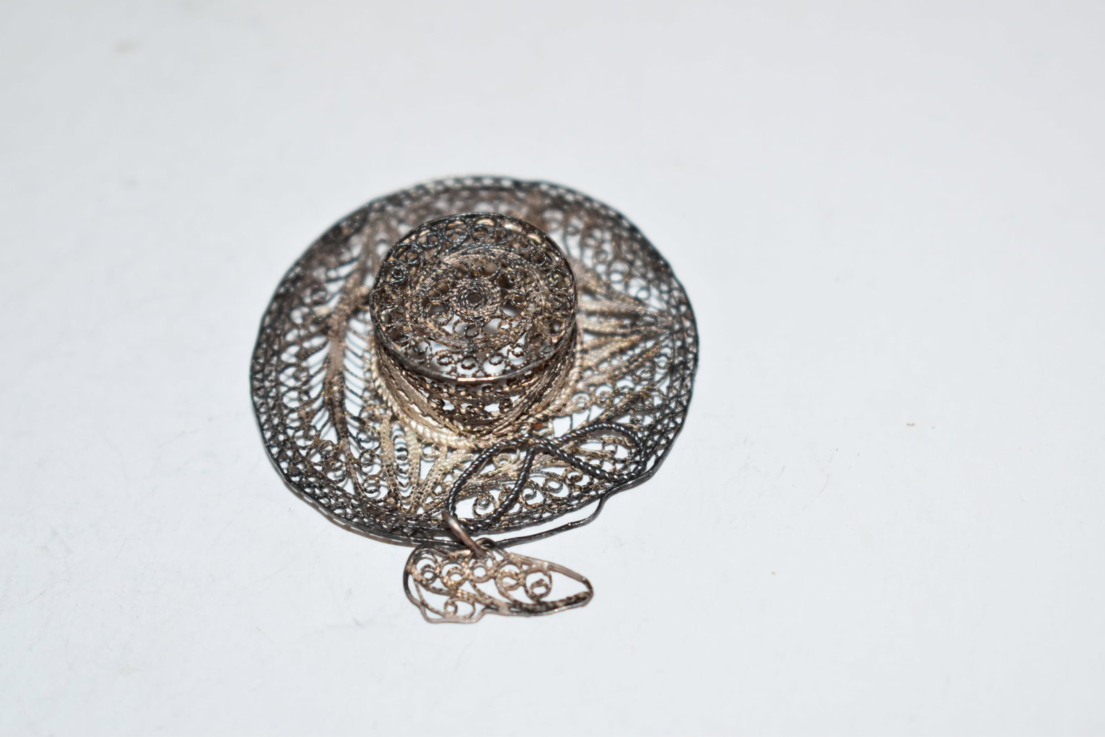 Vintage sterling silver filigree hat shoe Brooch: Vintage sterling silver filigree hat shoe Brooch Please view all photos as they are part of the description and condition of this Item, Feel free to contact me with questions or picture requests! Used