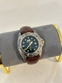 Vintage Nike Quartz Watch 1500 Professional 200 Meters Waterproof Leather Band works great!!