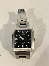 Seiko Silver Tone Stainless Steel 7N32 Watch works