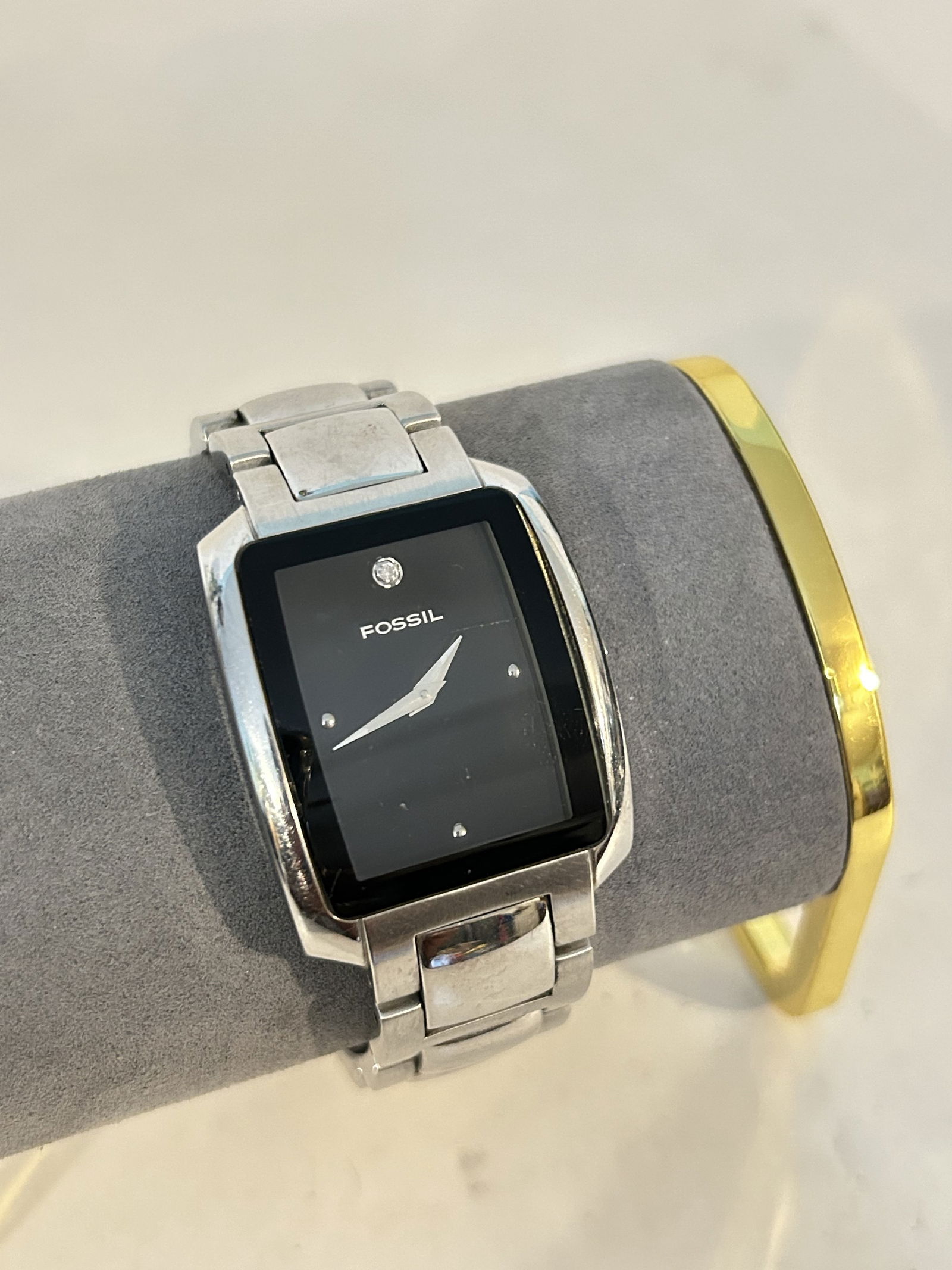 Vintage Men's Fossil Arkitekt Analog Watch works great!!!: Vintage Men's Fossil Arkitekt Analog Watch works great!!! Please view all photos as they are part of the description and condition of this Item, Feel free to contact me with questions or picture reque