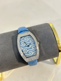 Working vintage Victoria Wieck Crystal Watch works great!!!