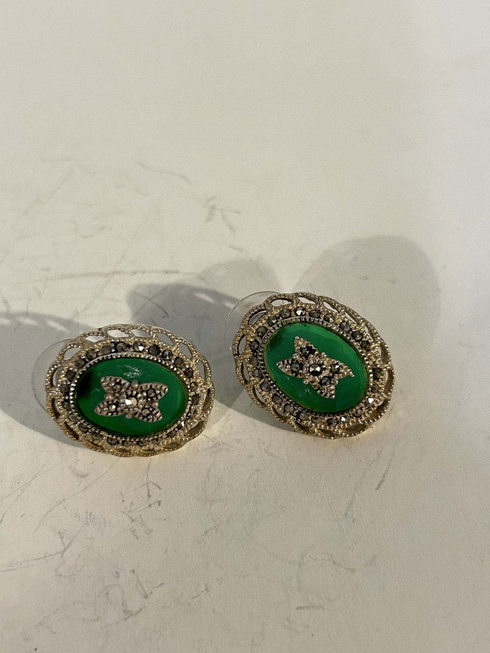 Vintage Sterling Silver green marcasite Earrings: Vintage Sterling Silver green marcasite Earrings Please view all photos as they are part of the description and condition of this Item, Feel free to contact me with questions or picture requests! Used