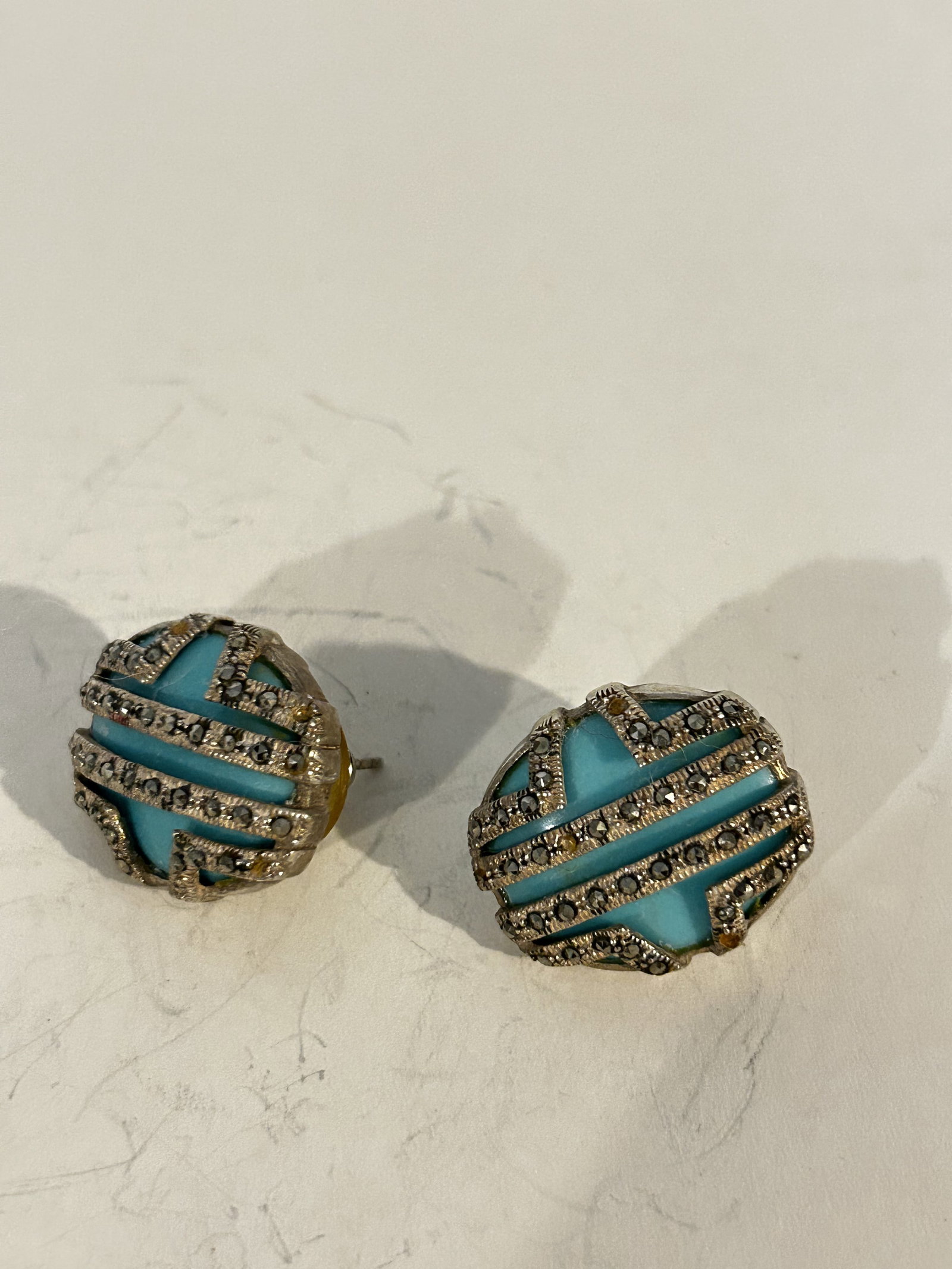 Vintage Sterling Silver green marcasite Earrings: Vintage Sterling Silver green marcasite Earrings Please view all photos as they are part of the description and condition of this Item, Feel free to contact me with questions or picture requests! Used