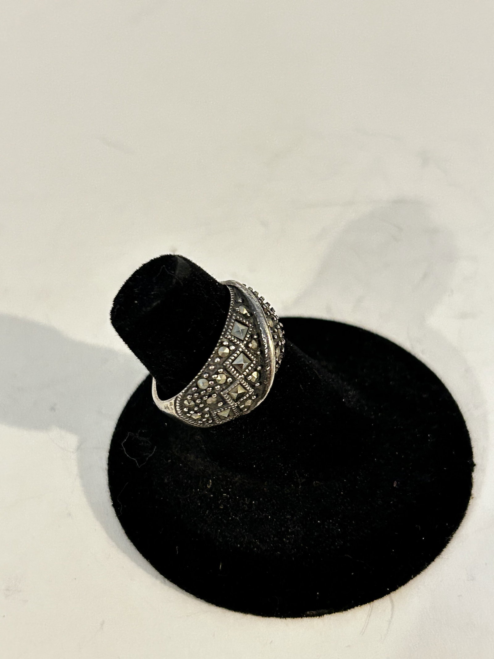 Vintage Sterling Silver marcasite Ring sz 6 missing 1 stone: Vintage Sterling Silver marcasite Ring sz 6 missing 1 stone Please view all photos as they are part of the description and condition of this Item, Feel free to contact me with questions or picture req