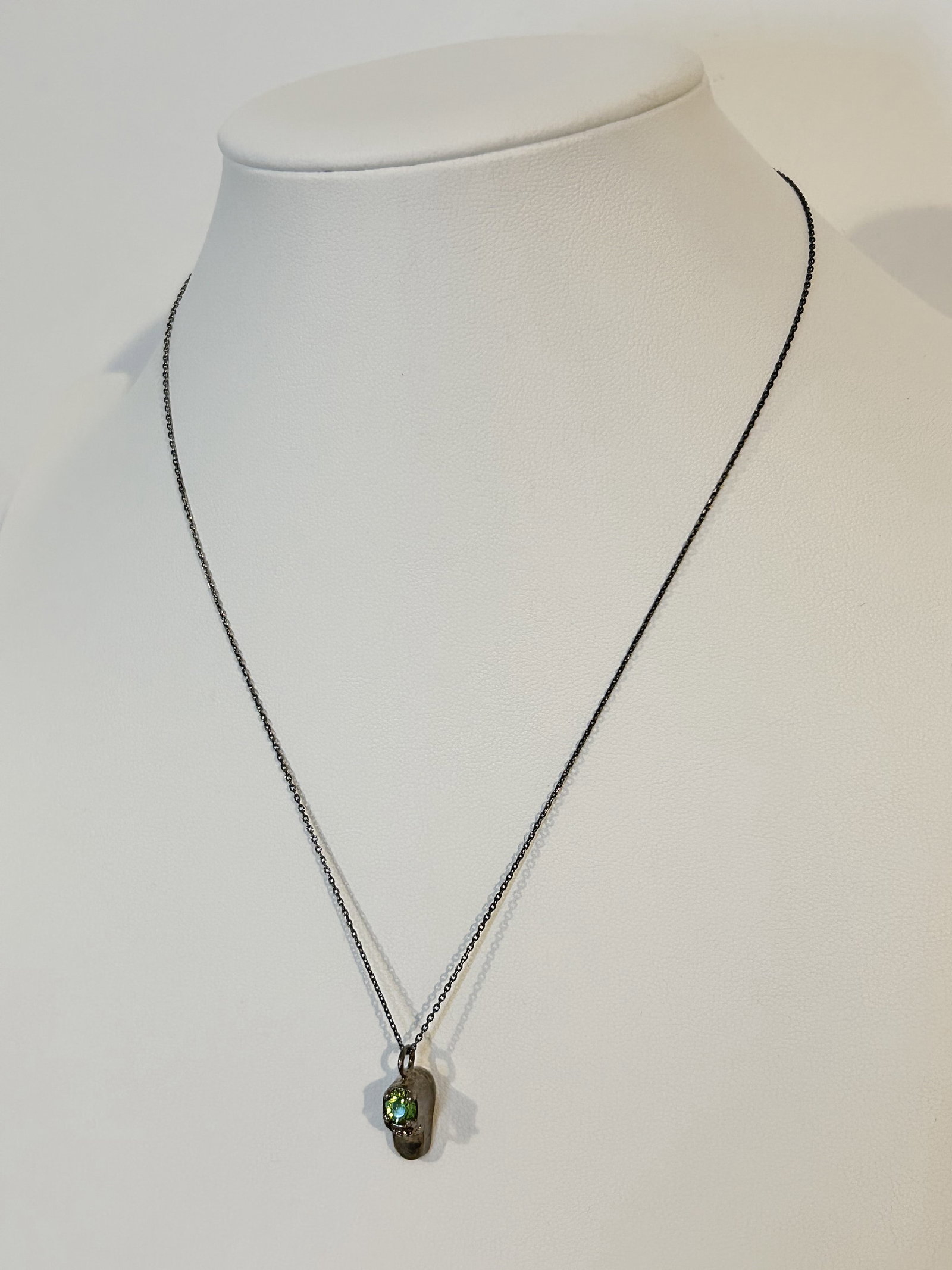 Vintage Sterling Silver baby shoe pendant Necklace 18": Vintage Sterling Silver baby shoe pendant Necklace 18" Please view all photos as they are part of the description and condition of this Item, Feel free to contact me with questions or picture requests