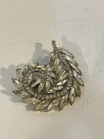 Vintage silver rhinestone floral Brooch