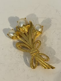 Vintage Crown Trifari Rare Gold Tone Pearl and Rhinestone Flower Pin Brooch