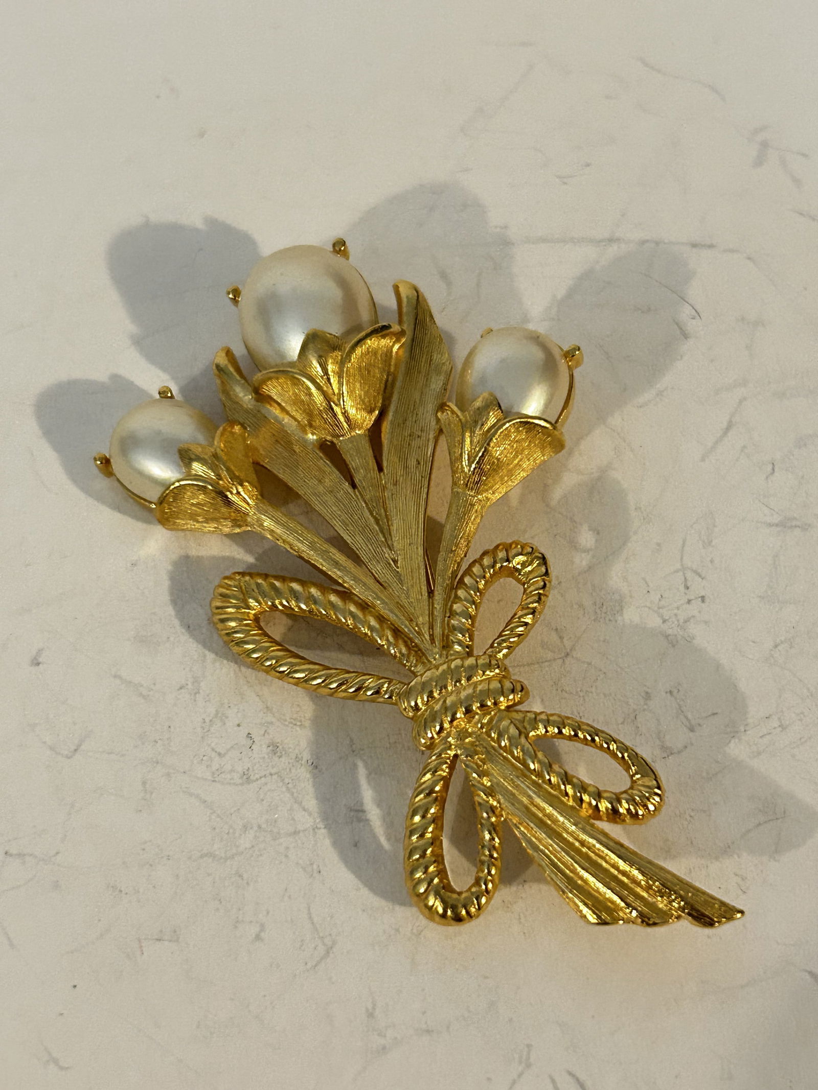 Vintage Crown Trifari Rare Gold Tone Pearl and Rhinestone Flower Pin Brooch (1 of 5)