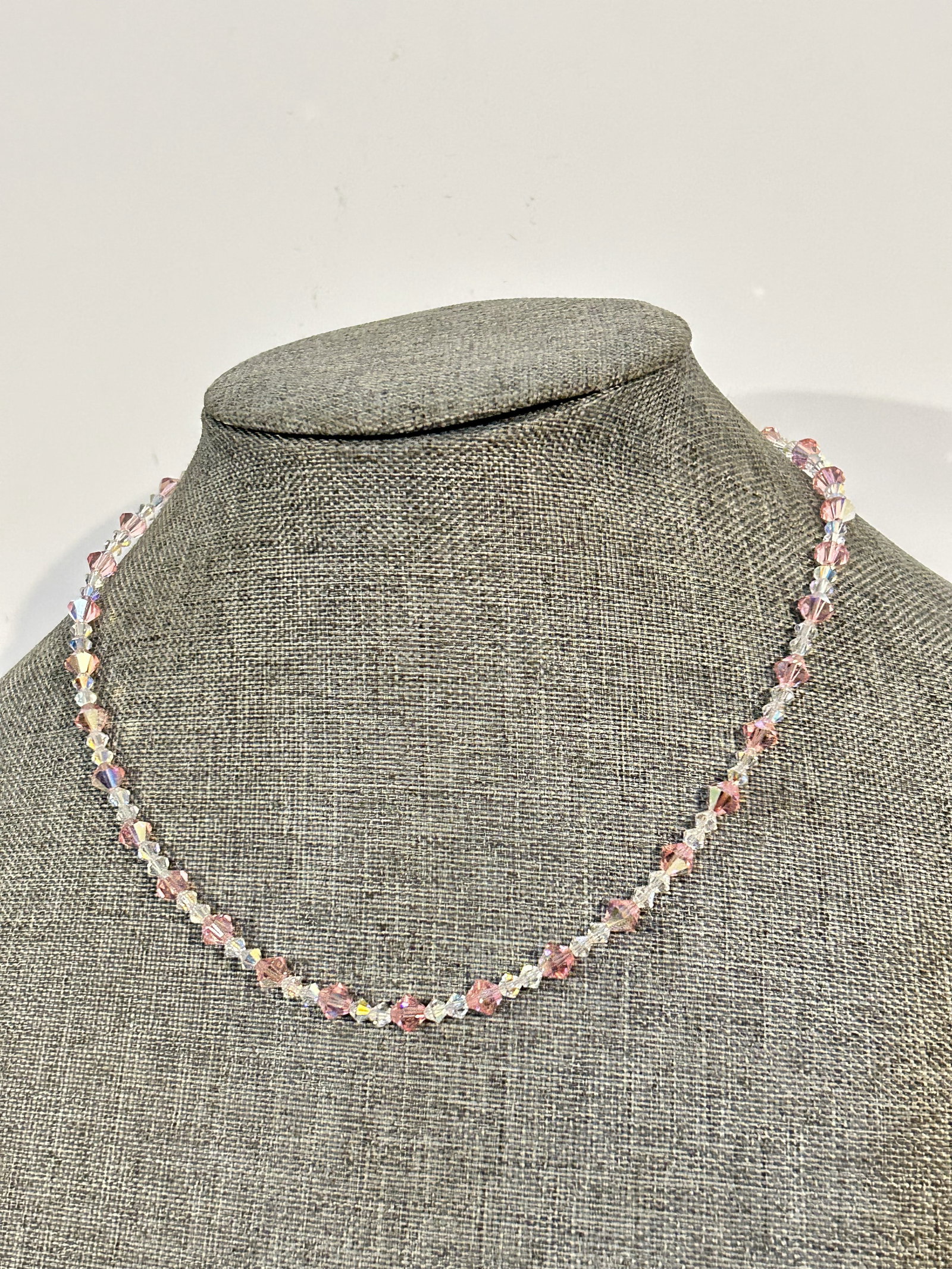 Vintage Sterling Silver Swarovski Necklace 19": Vintage Sterling Silver Swarovski Necklace 19" Please view all photos as they are part of the description and condition of this Item, Feel free to contact me with questions or picture requests! Used I
