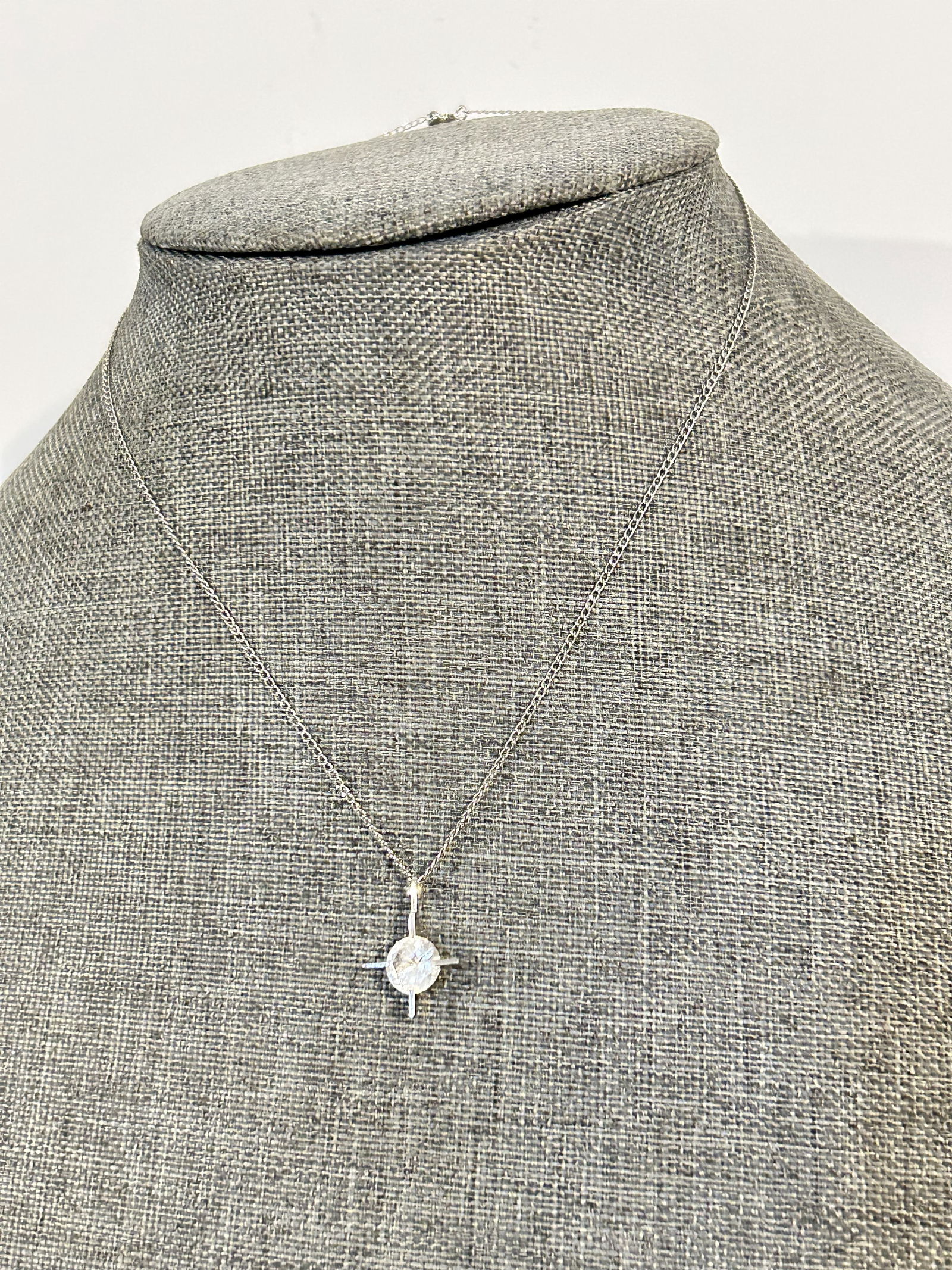 Vintage Sterling Silver spinel pendant Necklace 16": Vintage Sterling Silver spinel pendant Necklace 16" Please view all photos as they are part of the description and condition of this Item, Feel free to contact me with questions or picture requests! U