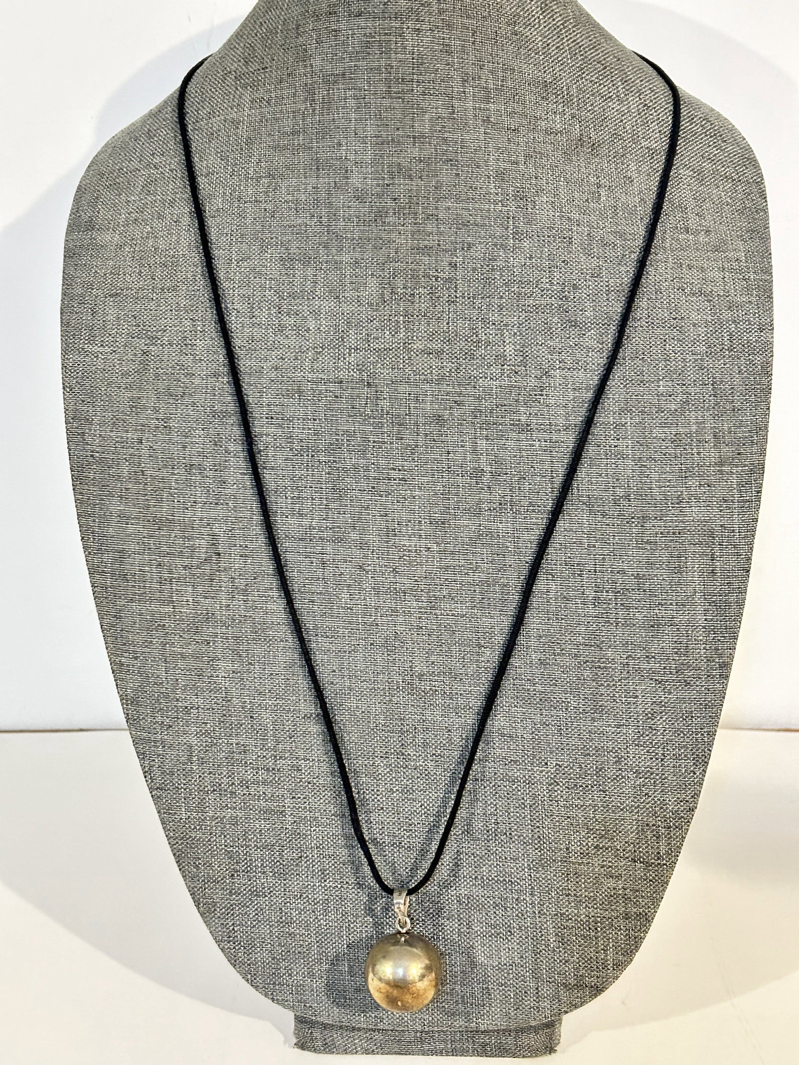 Vintage Sterling Silver chime pendant Necklace 34": Vintage Sterling Silver chime pendant Necklace 34" Please view all photos as they are part of the description and condition of this Item, Feel free to contact me with questions or picture requests! Us
