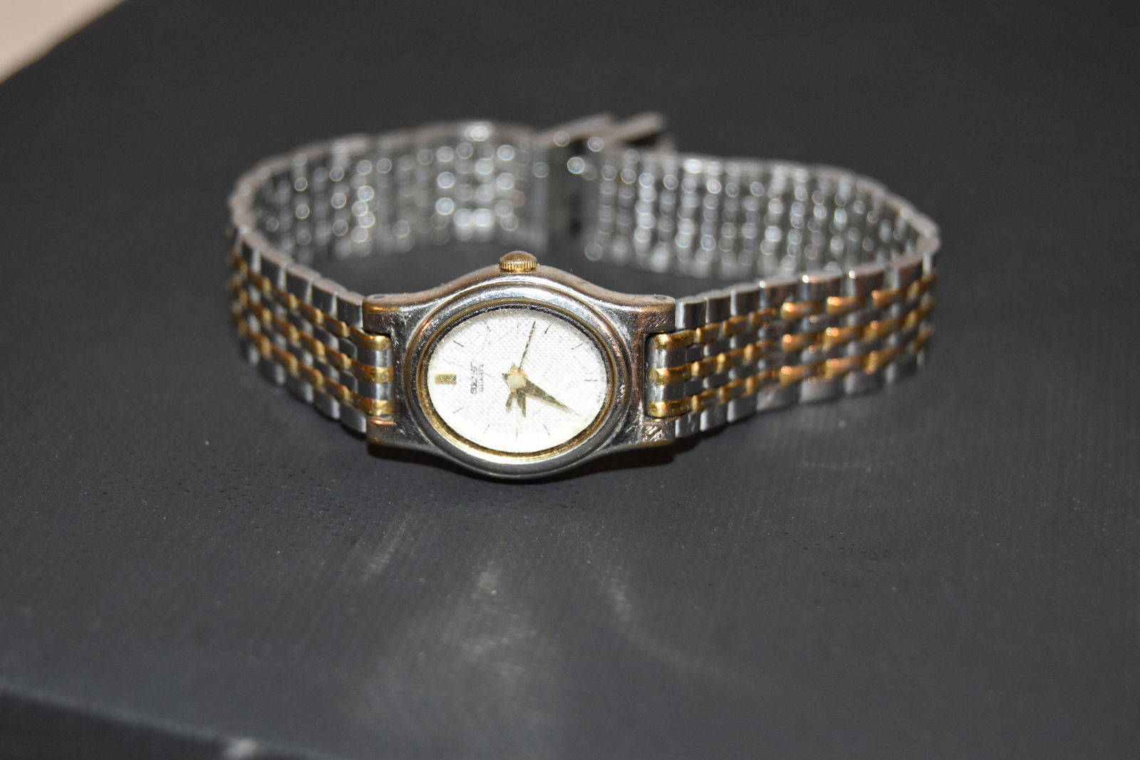 Seiko Ladies Dress Watch V401- 5228 Vintage Quartz Two Tone Bracelet works light scratches (1 of 4)