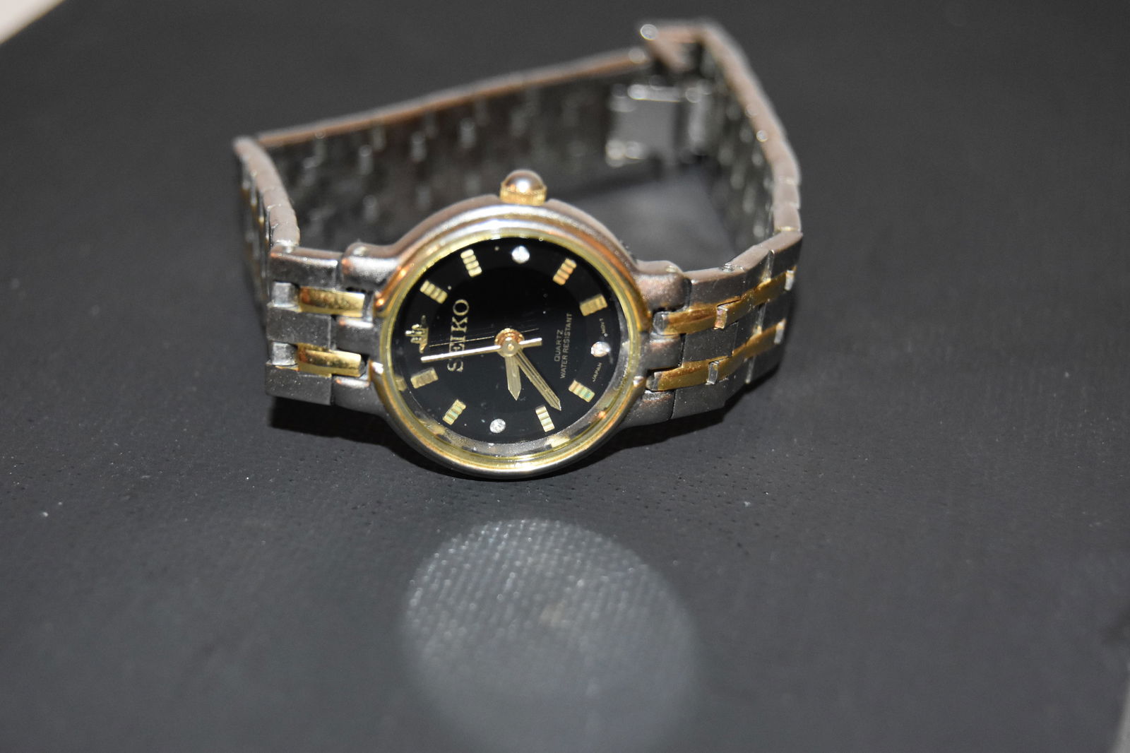 Seiko Ladies Dress Watch V401-5241 Black dial Quartz TWO Tone Bracelet works (1 of 4)