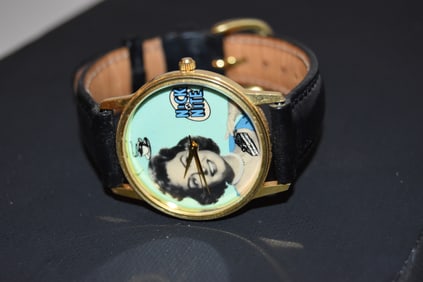 Vintage Nick at Nite Donna Reed Round Gold Tone Black Leather Band Watch working