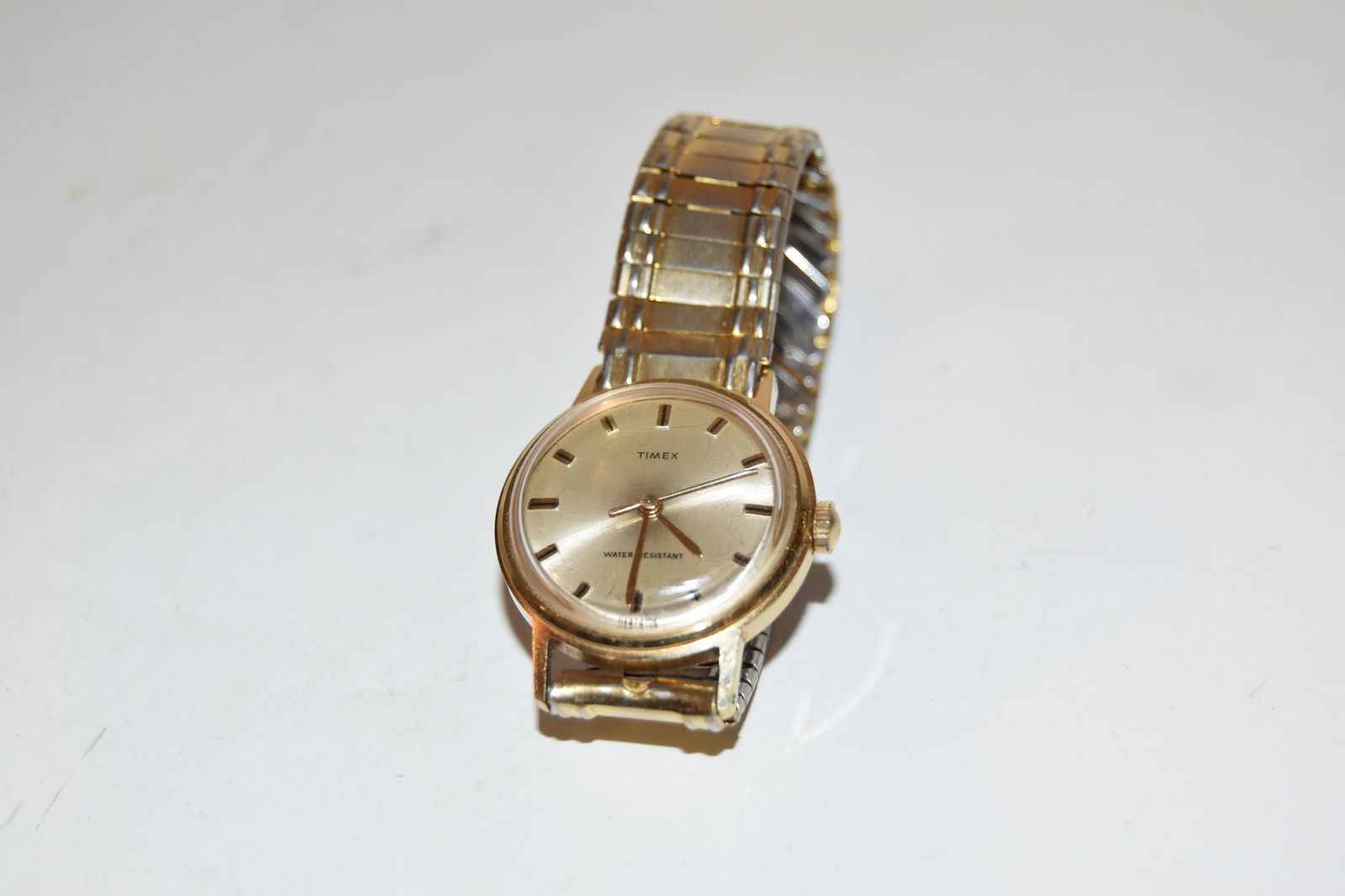 Vintage 1970 Timex Water Resistant Men Watch Leather Strap Keep Time (1 of 4)