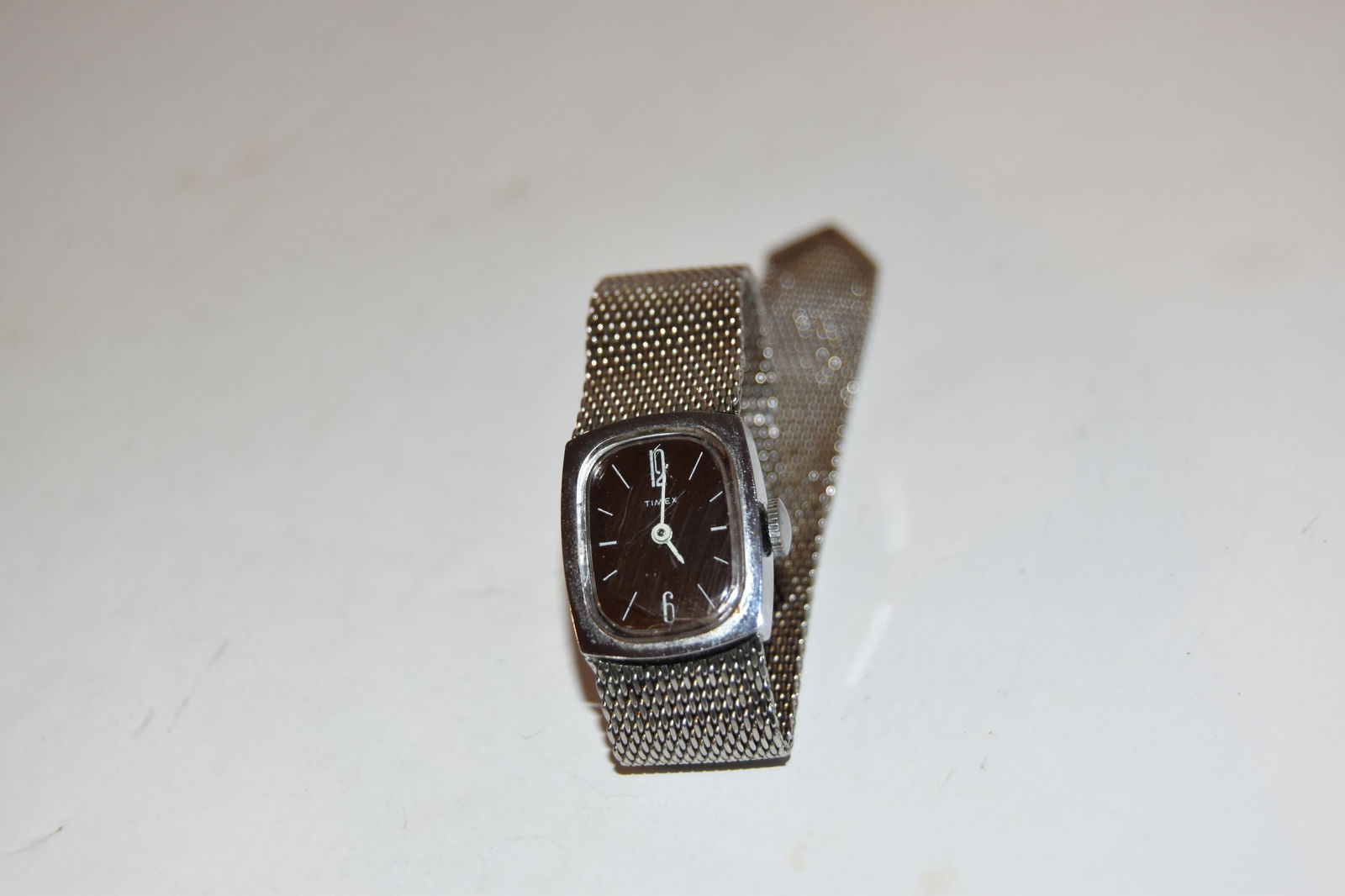 vintage timex brown dial mechanical watch women works: vintage timex brown dial mechanical watch women works Please view all photos as they are part of the description and condition of this Item, Feel free to contact me with questions or picture requests!