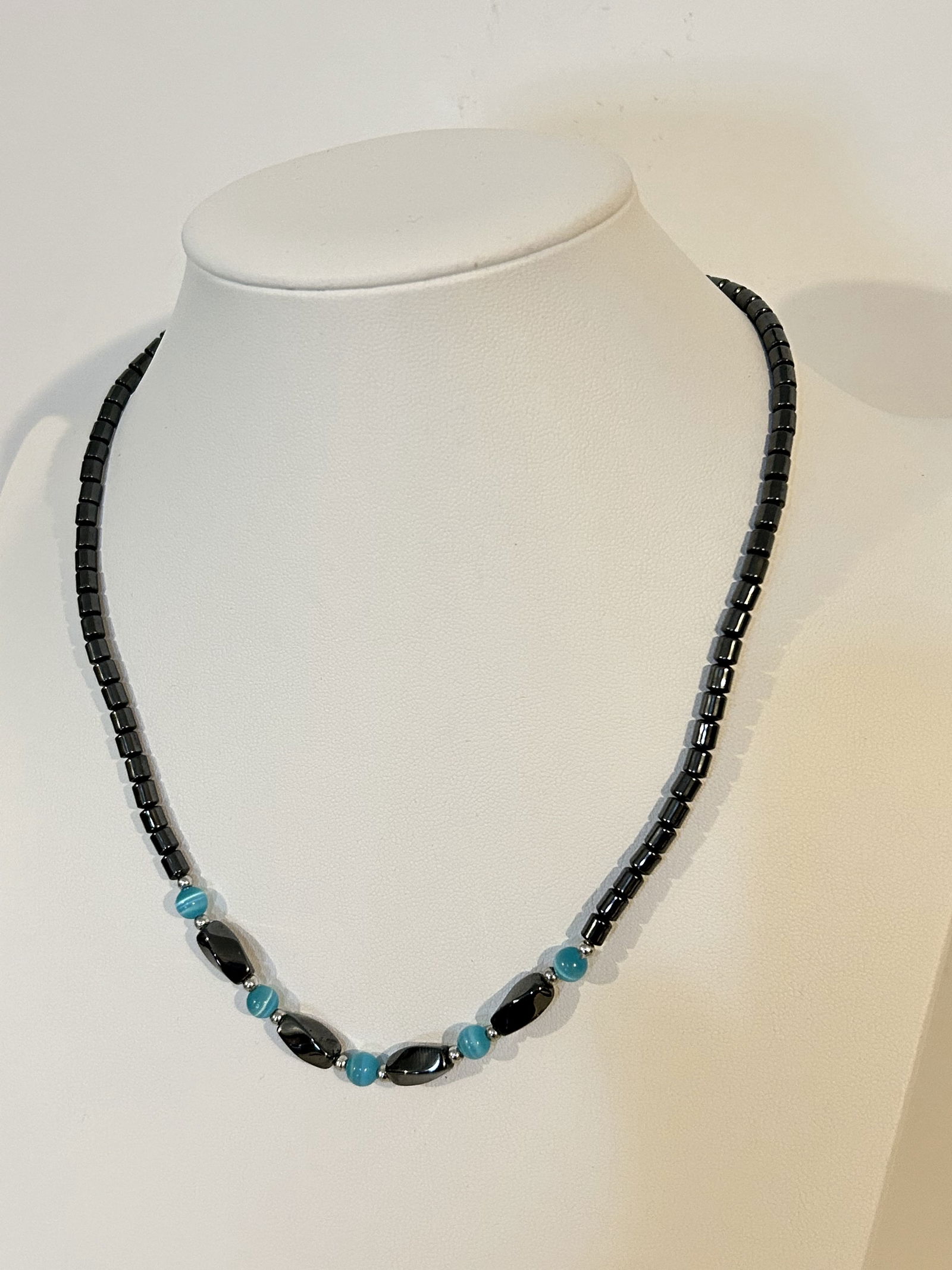 Vintage Hematite Beaded Necklace 18" (1 of 5)