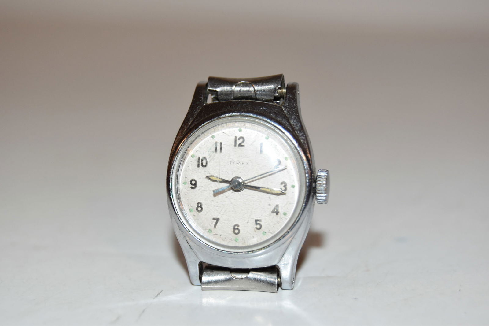 timex vintage ladies mechanical watch works great needs band: timex vintage ladies mechanical watch works great needs band Please view all photos as they are part of the description and condition of this Item, Feel free to contact me with questions or picture re