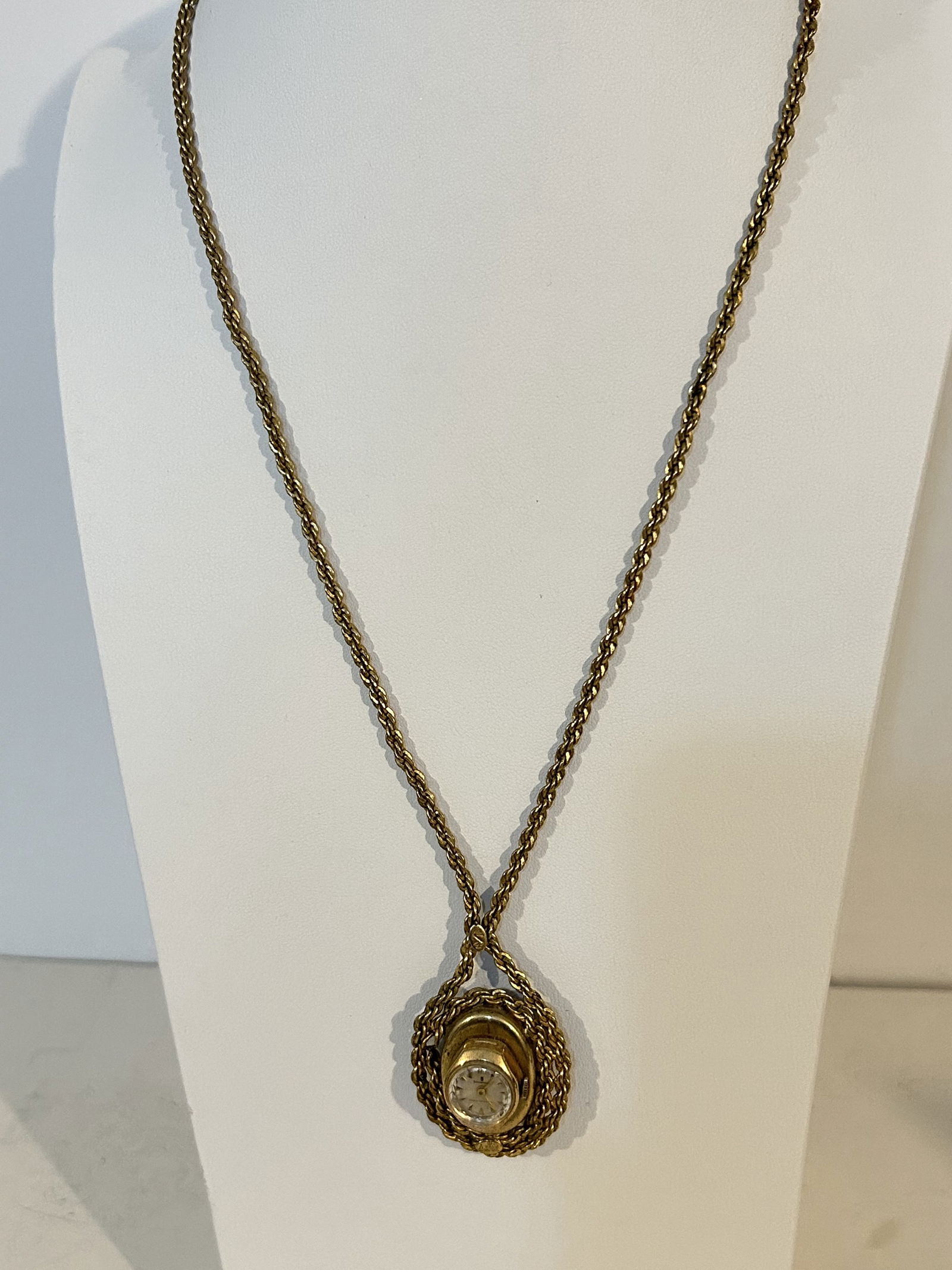 Vintage Sovereign Winding Watch Pendant Gold Tone rope Necklace 25" (1 of 6)