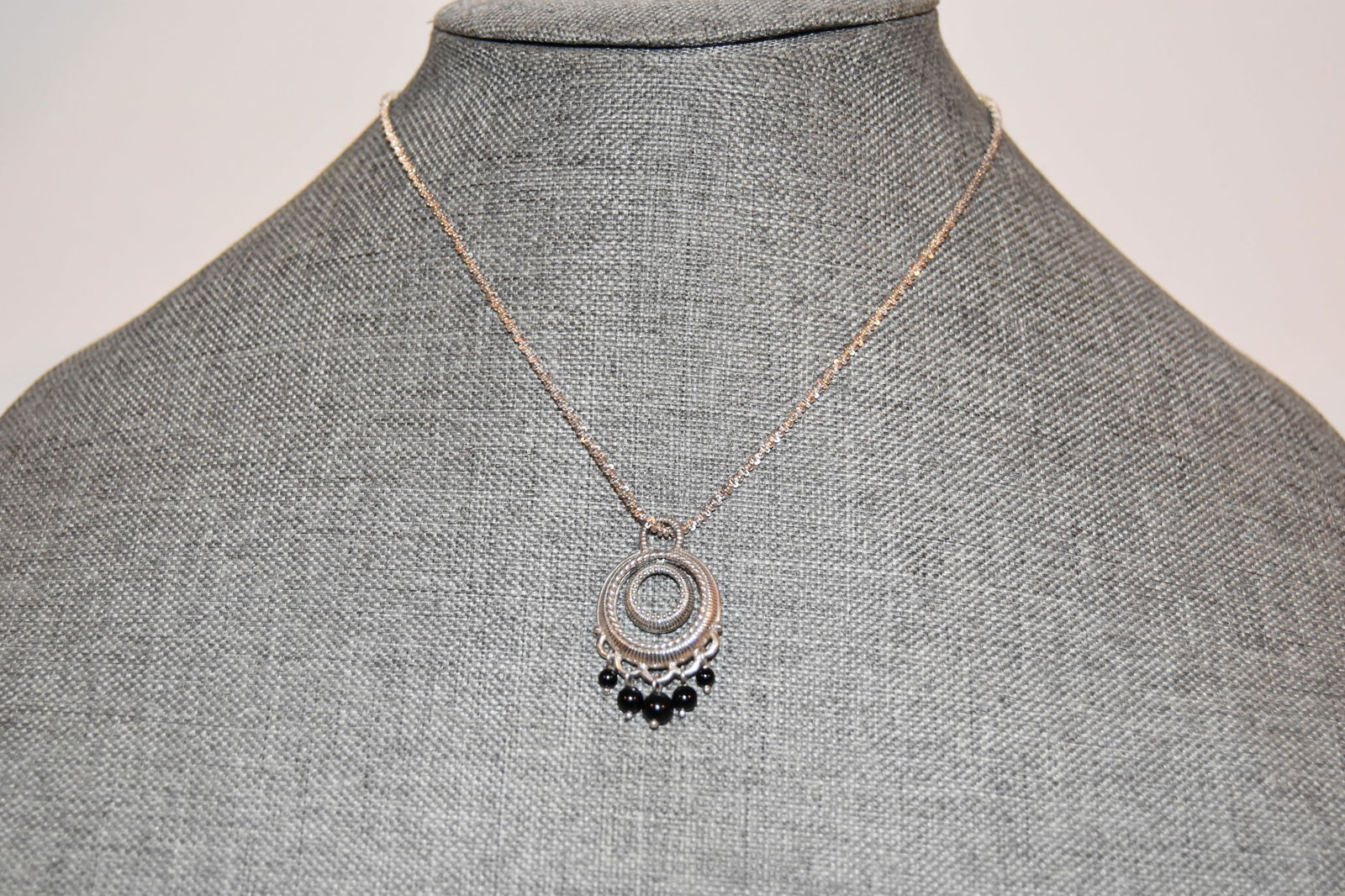 judith ripka sterling silver onyx pendant italy necklace 15": judith ripka sterling silver onyx pendant italy necklace 15" Please view all photos as they are part of the description and condition of this Item, Feel free to contact me with questions or picture re