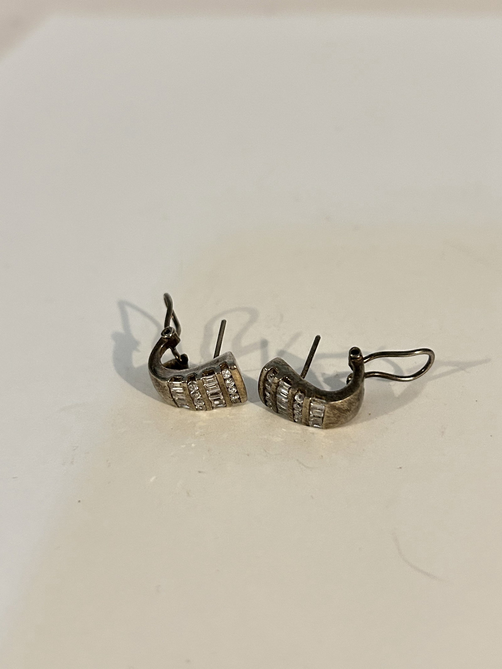 Vintage Sterling Silver rhinestone Earrings: Vintage Sterling Silver rhinestone Earrings Please view all photos as they are part of the description and condition of this Item, Feel free to contact me with questions or picture requests! Used Item