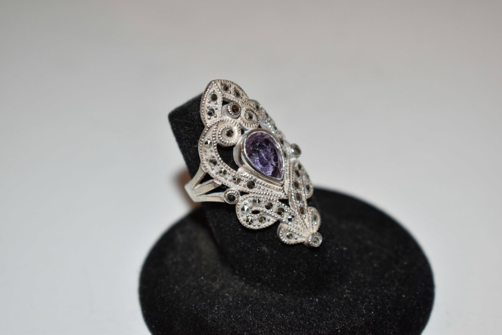 Vintage Sterling Silver Amethyst marcasite Ring size 5: Vintage Sterling Silver Amethyst marcasite Ring size 5 Please view all photos as they are part of the description and condition of this Item, Feel free to contact me with questions or picture requests