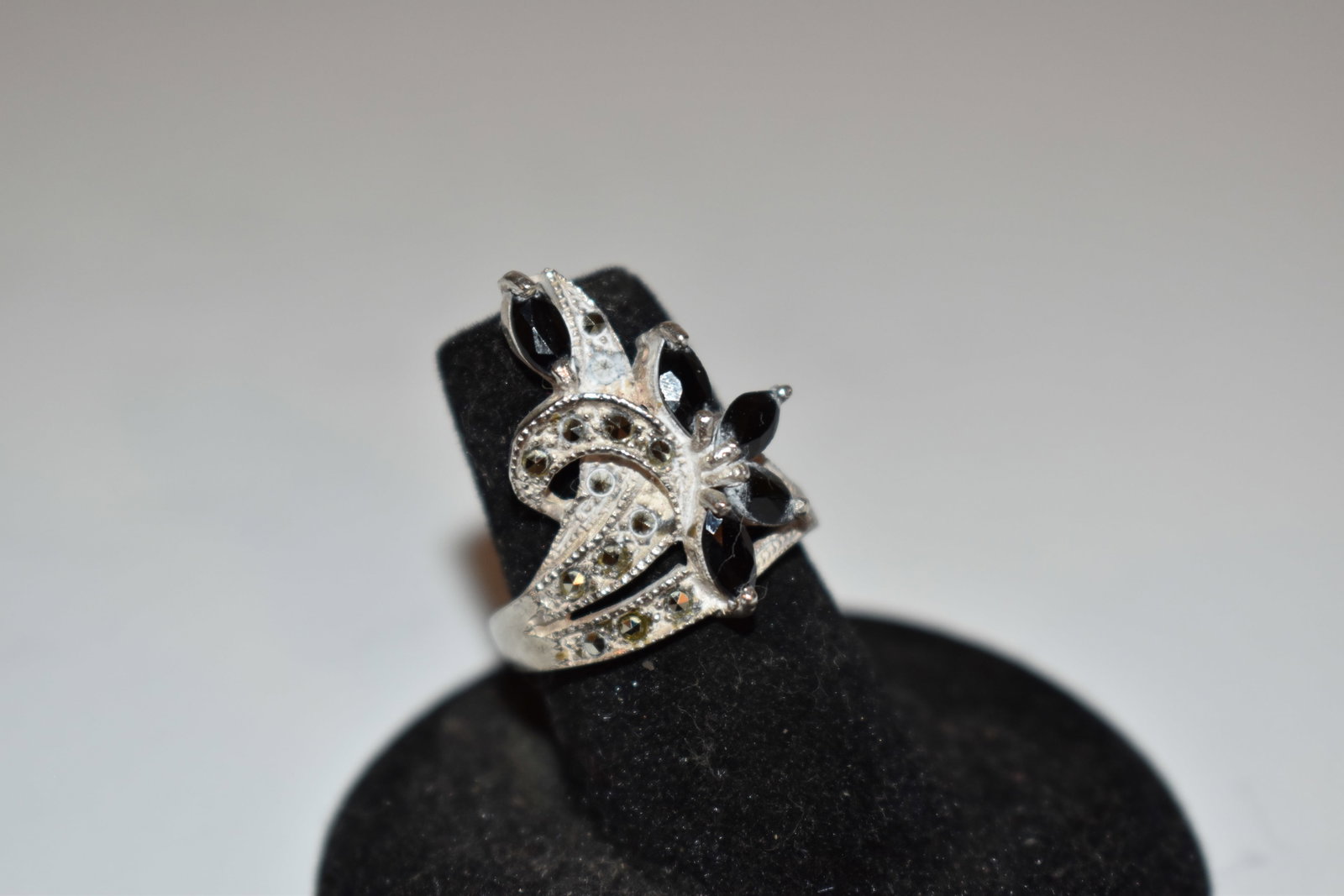 Vintage Sterling Silver Tourmaline marcasite Ring Sz 7: Vintage Sterling Silver Tourmaline marcasite Ring Sz 7 Please view all photos as they are part of the description and condition of this Item, Feel free to contact me with questions or picture requests
