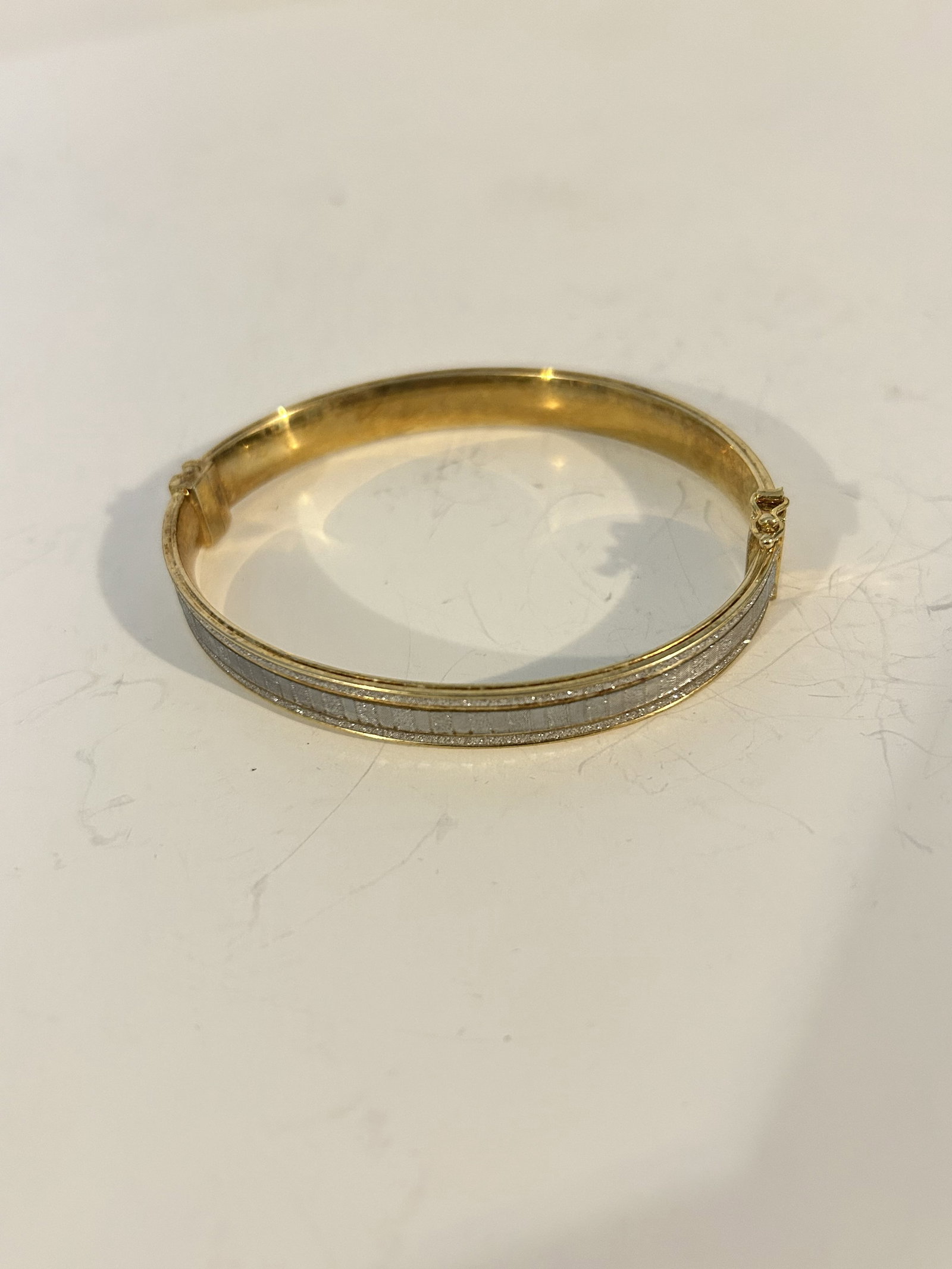 Vintage Sterling Silver 925 milor italy hinged Bracelet 8": Vintage Sterling Silver 925 milor italy hinged Bracelet 8" Please view all photos as they are part of the description and condition of this Item, Feel free to contact me with questions or picture requ