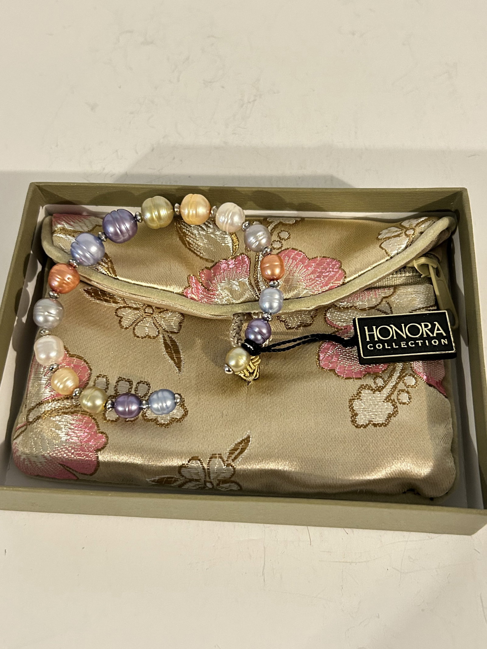 Honora colorful Pearl Cuff Bracelet Sterling Cultured Memory Wire 7" Pink Adjust new: Honora colorful Pearl Cuff Bracelet Sterling Cultured Memory Wire 7" Pink Adjust new Please view all photos as they are part of the description and condition of this Item, Feel free to contact me with
