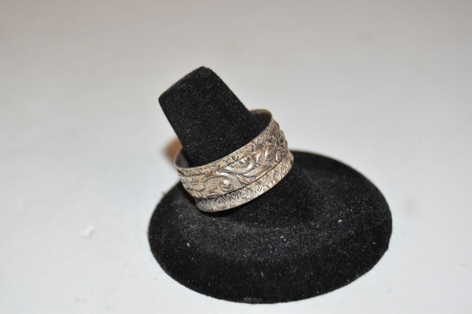 Vintage Sterling Silver rotating floral band Ring sz 11 (1 of 4)
